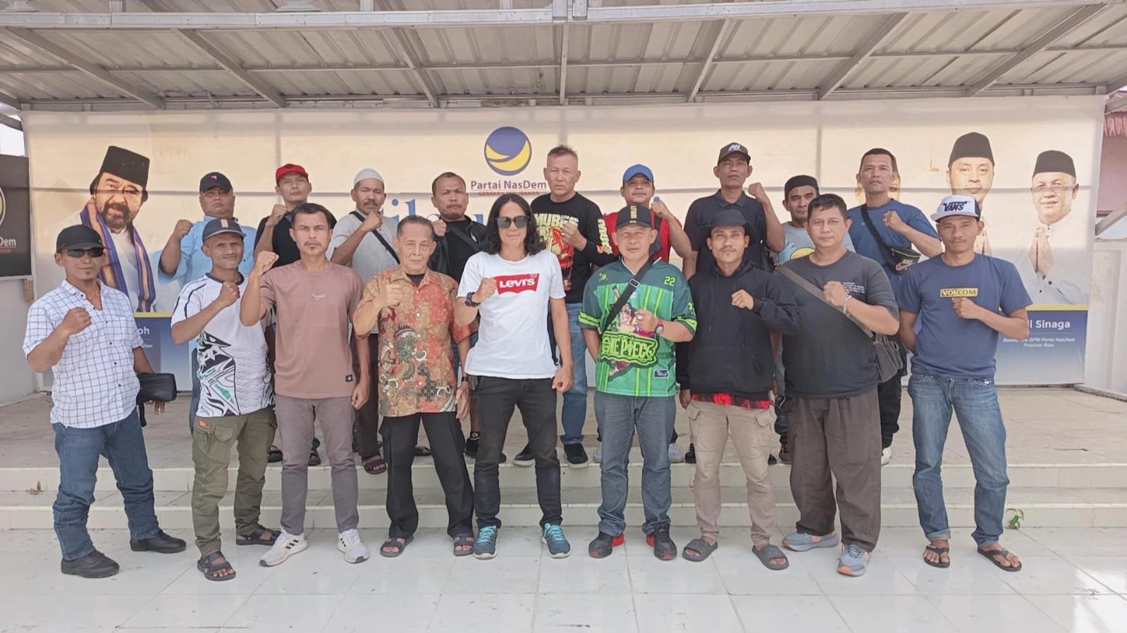 MOMEN SPESIAL: DPW NASDEM RIAU RESMI SERAHKAN SK KEPENGURUSAN BRIGADE RESTORASI, BERTEPATAN ULANG TAHUN AGUSTIAN(DANKOM)